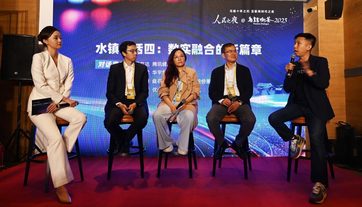 水镇夜话四:数实融合的新篇章。叶宾得 摄